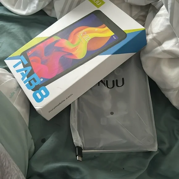 Samsite tab8 brand new in original packaging asking 150 ipaid 249 shipping free